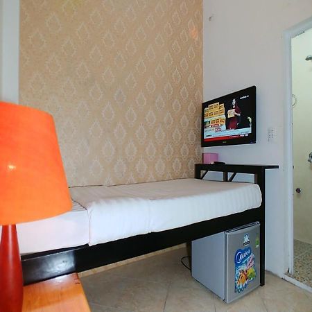 Mad Monkey Hanoi Hostel Exterior foto