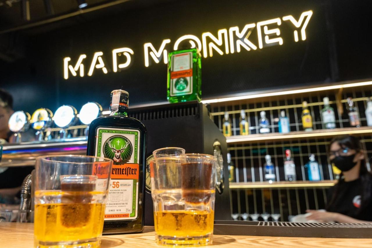 Mad Monkey Hanoi Hostel Exterior foto
