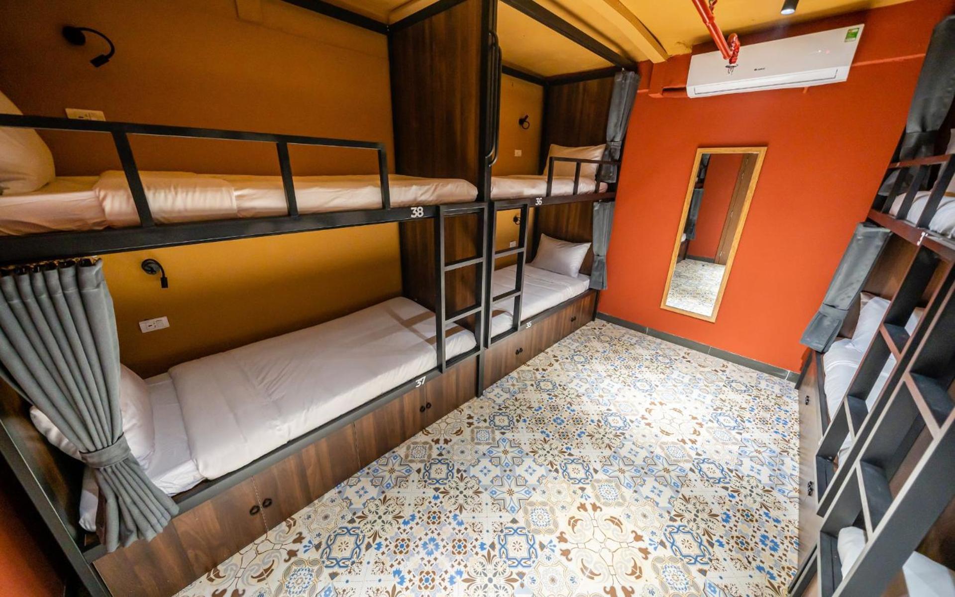 Mad Monkey Hanoi Hostel Exterior foto