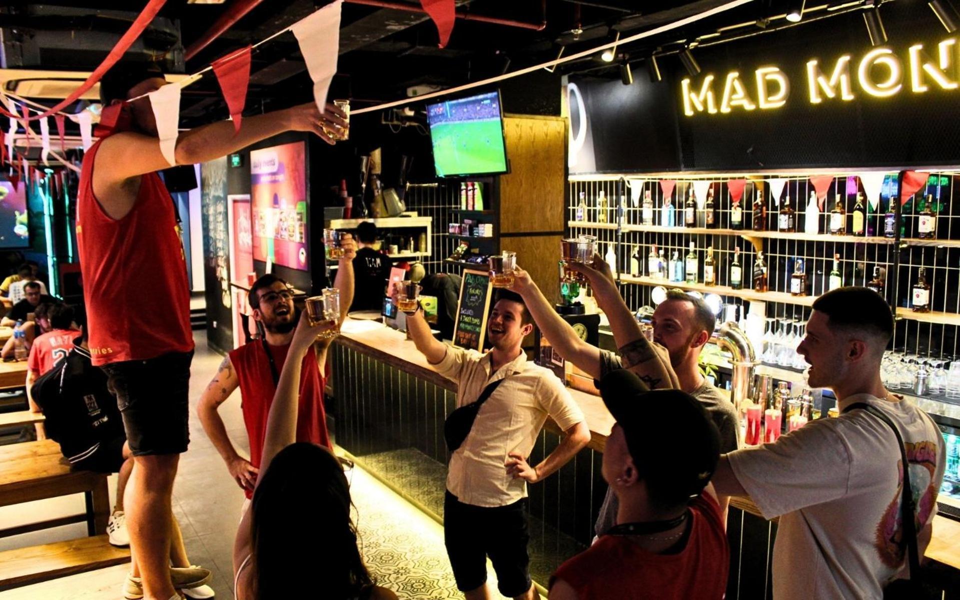 Mad Monkey Hanoi Hostel Exterior foto
