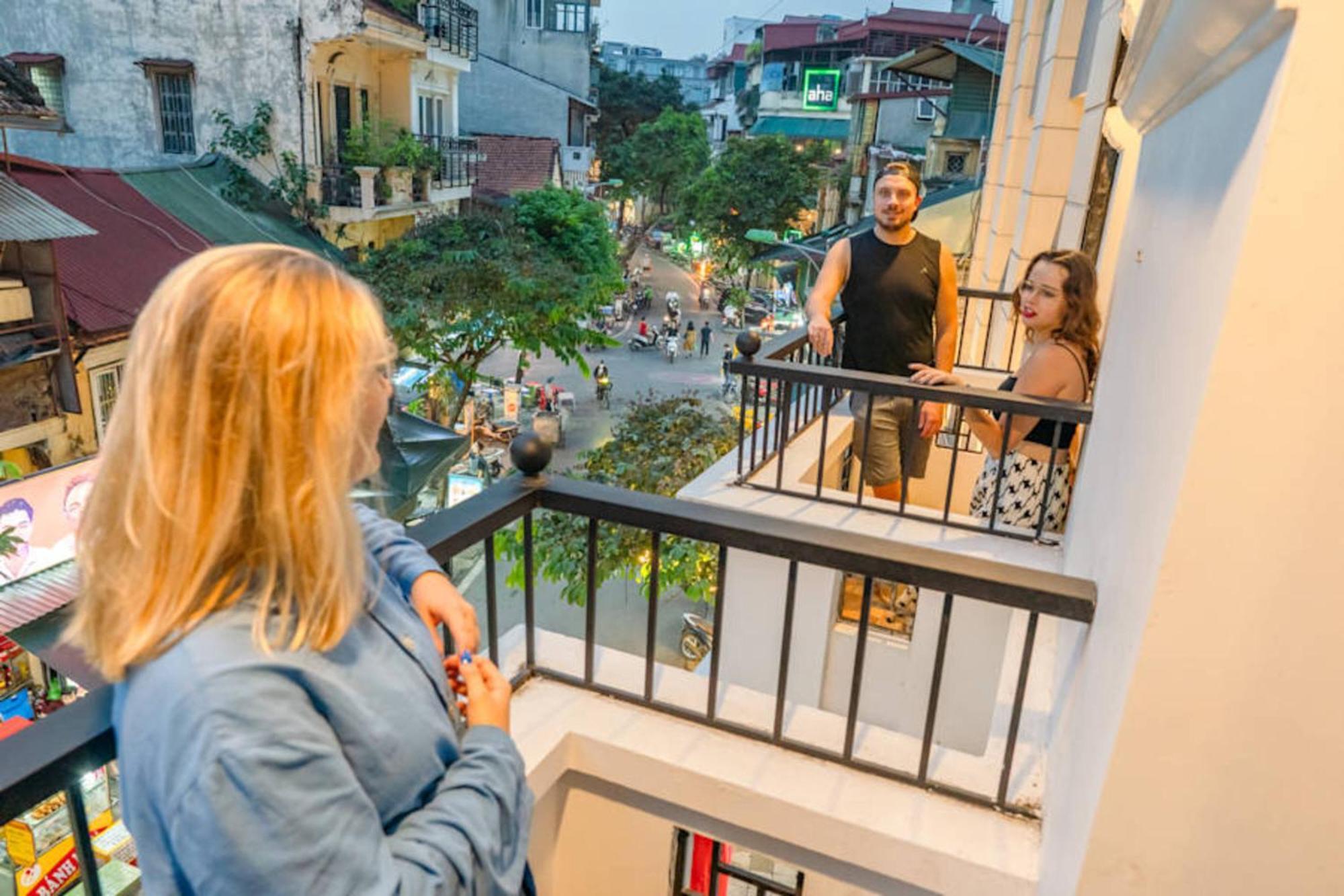 Mad Monkey Hanoi Hostel Exterior foto